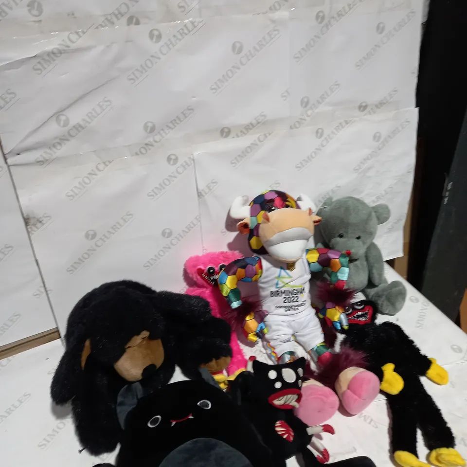 LOT OF APPROXIMATELY 8 STUFFED TEDDIES TO INCLUDE HUGGY WUGGY, QUEEN ELIZABETH AND BIRMINGHAM 2022 COMMENWEALTH GAMES 