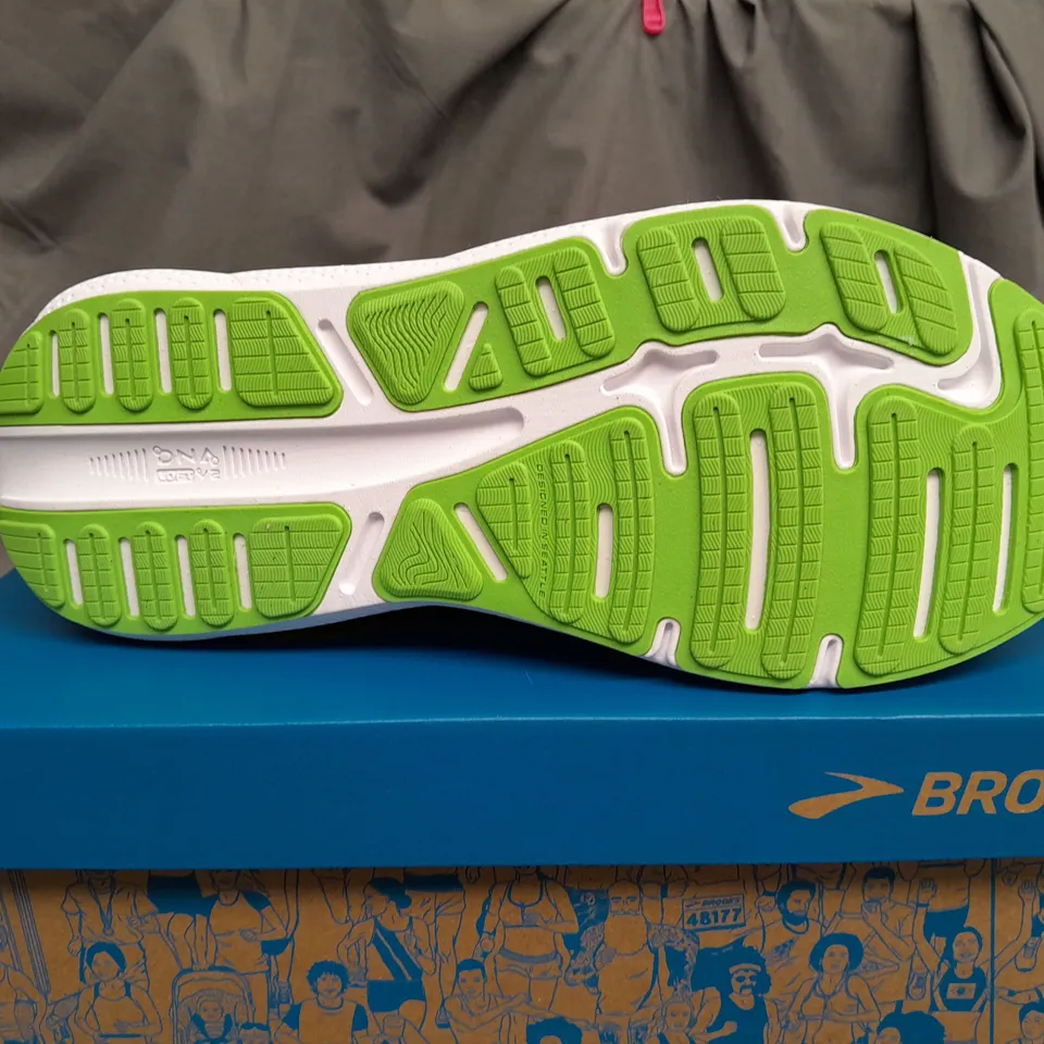 BOXED BROOKS GHOST MAX CUSHION TRAINERS - UK 12 