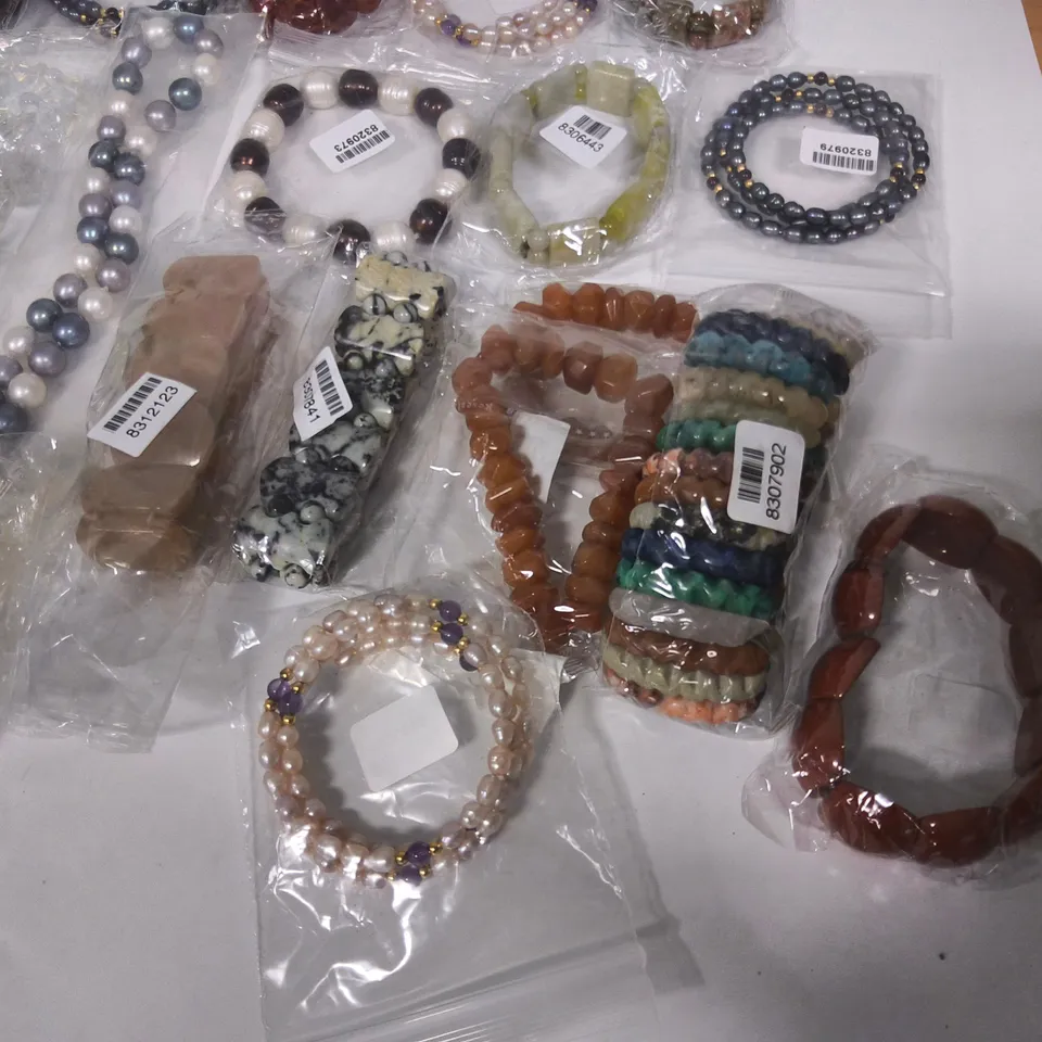 LOT OF 20 BRAND NEW FASHION BRACELETS IN VARIOUS STYLES AND SIZES