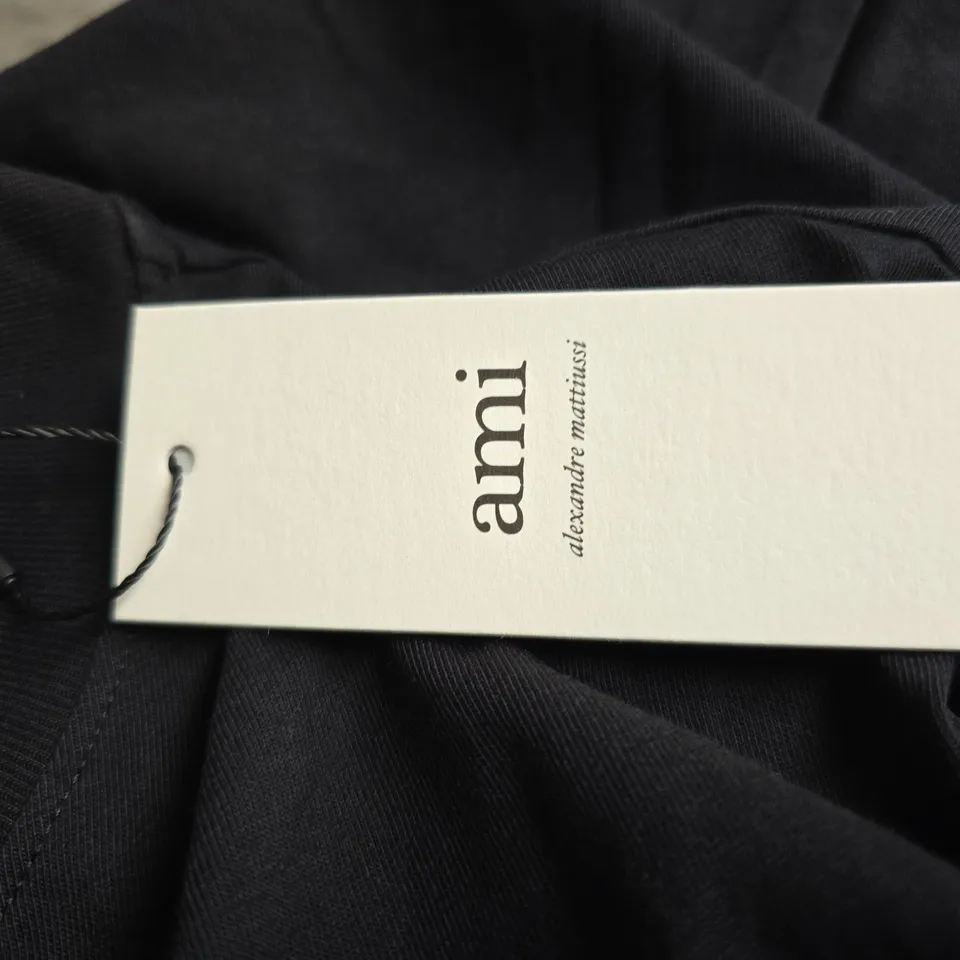AMI PARIS T-SHIRT - BLACK, LARGE (LOGO ON CHEST)