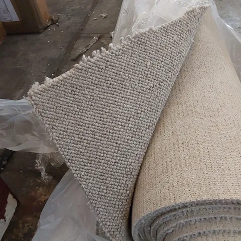 ROLL OF QUALITY SISAL WEAVE FLAXEN STYLE CARPET // SIZE: UNSPECIFIED