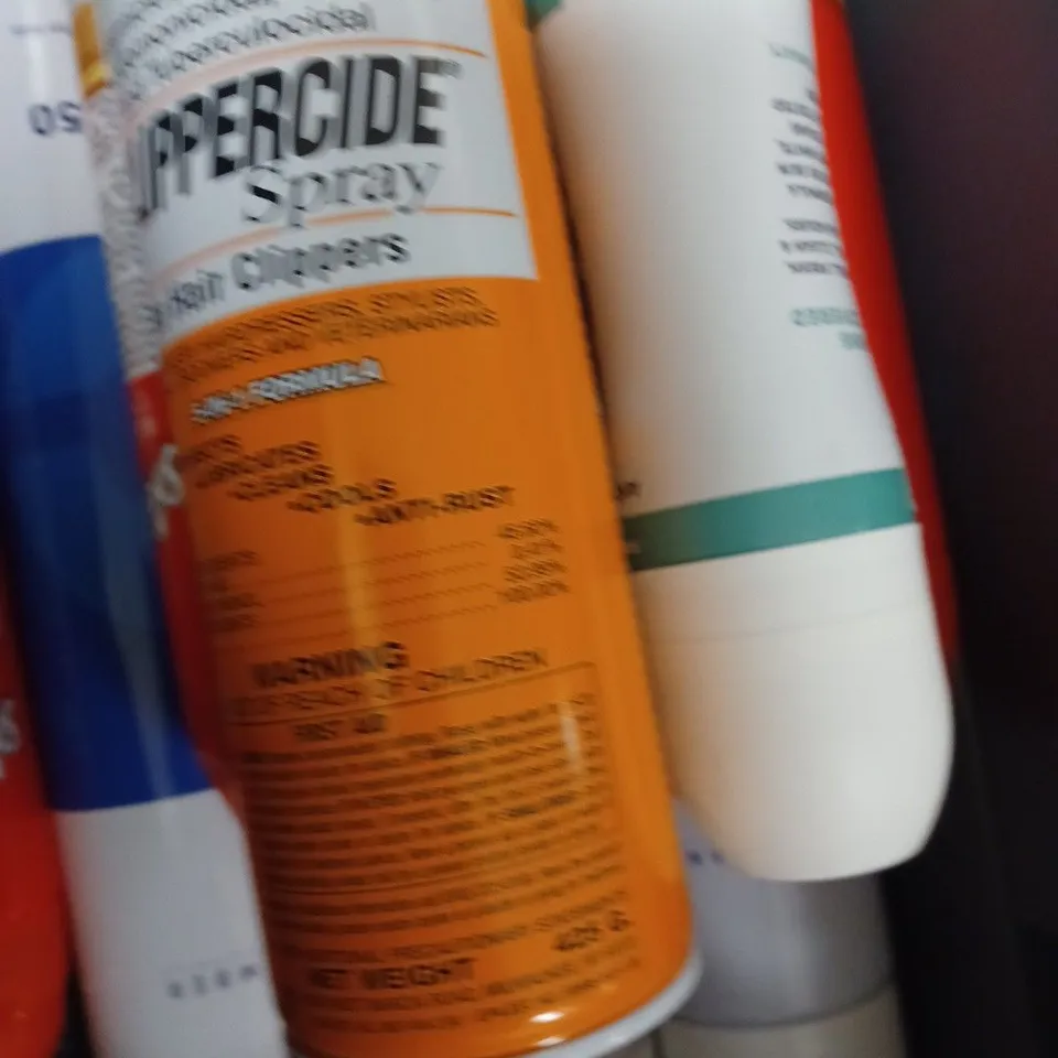 BOX OF APPROX 10 ASSORTED AEROSOLS TO INCLUDE SATIN CARE SHAVE GEL, RIGHT GUARD DEODORANT, CLIPPERCIDE SPRAY, ETC 