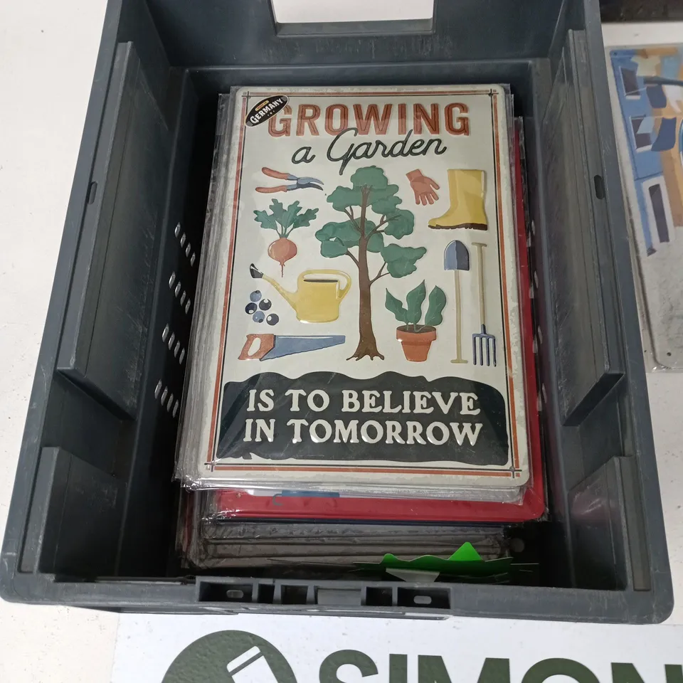 TOTE OF APPROXIMATELY 15 ASSORTED METAL SIGNS 