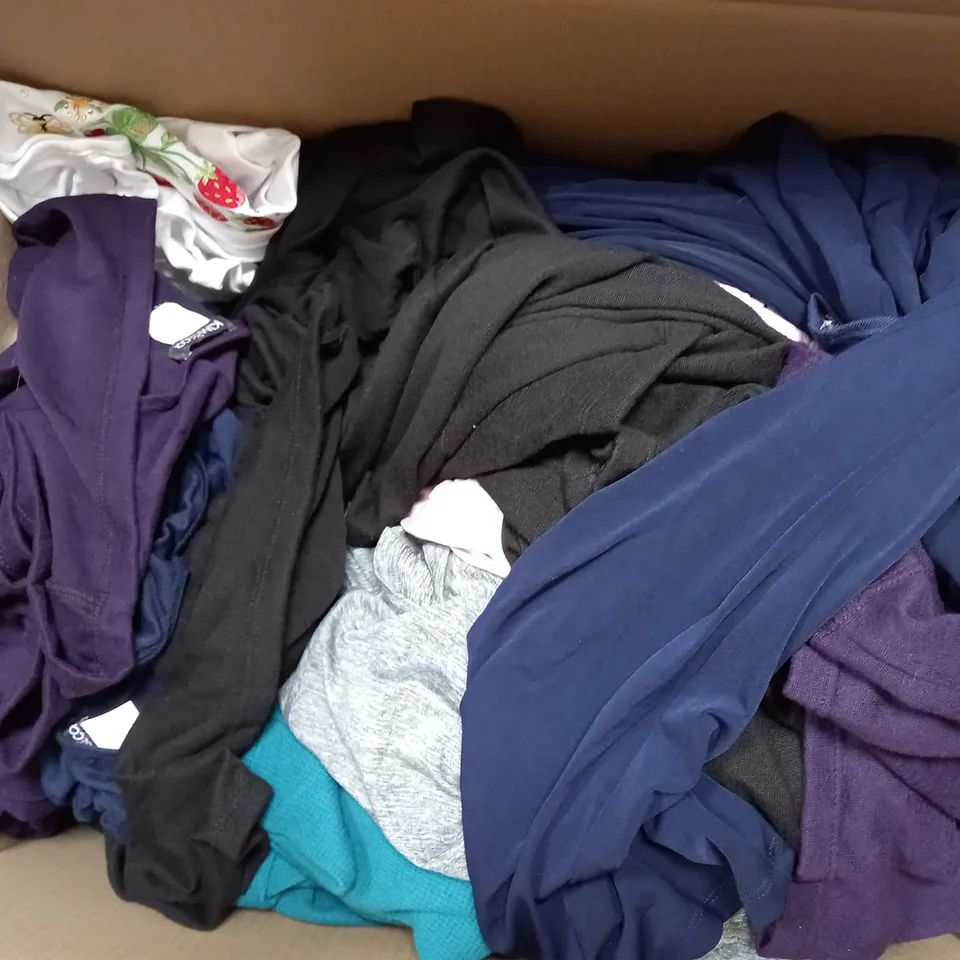 BOX OF APPROXIMATELY 20 ASSORTED ITEMS OF CLOTHING TO INCLUDE KIM & CO., MONSOON, D&CO., ETC
