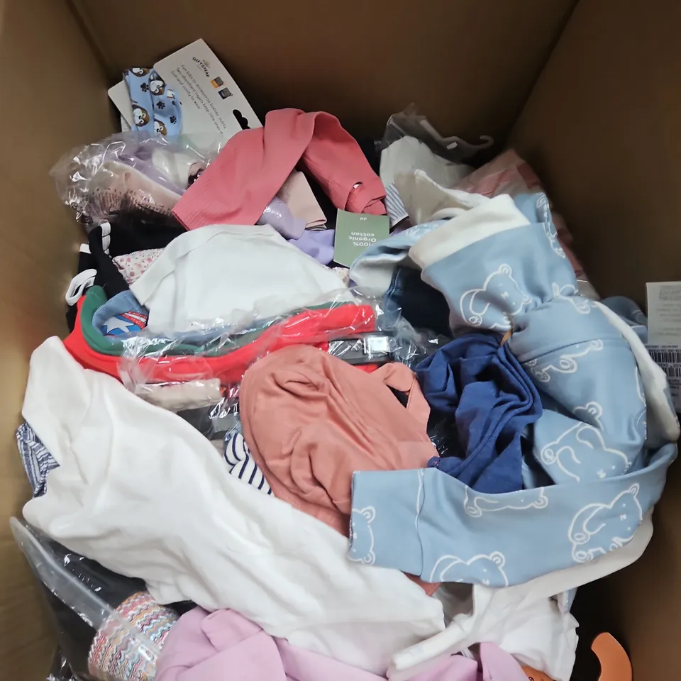 BOX OF APPROXIMATELY 30 ASSORTED KIDS CLOTHING ITEMS TO INCUDE - GILET, DRESS, SOCKS, ETC
