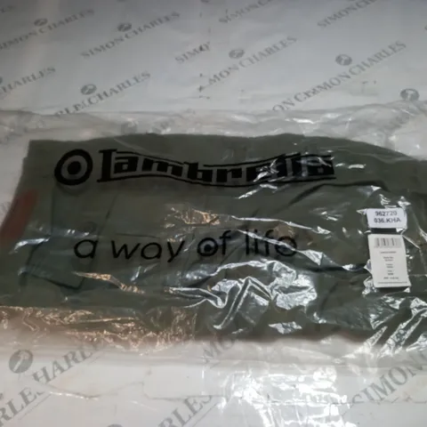 LAMBRETTA CARGO SHORTS IN NAVY - SIZE 36