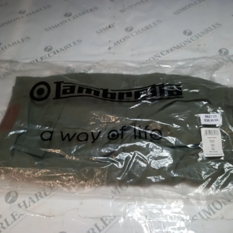 LAMBRETTA CARGO SHORTS IN NAVY - SIZE 36