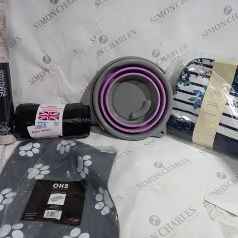BOX OF APPROXIMATELY 9 ASSORTED ITEMS TO INCLUDE - OHS PET BOWL PLACE MAT - EXPANDABLE BUCKET - JOULES LARGE WAS BAG ECT