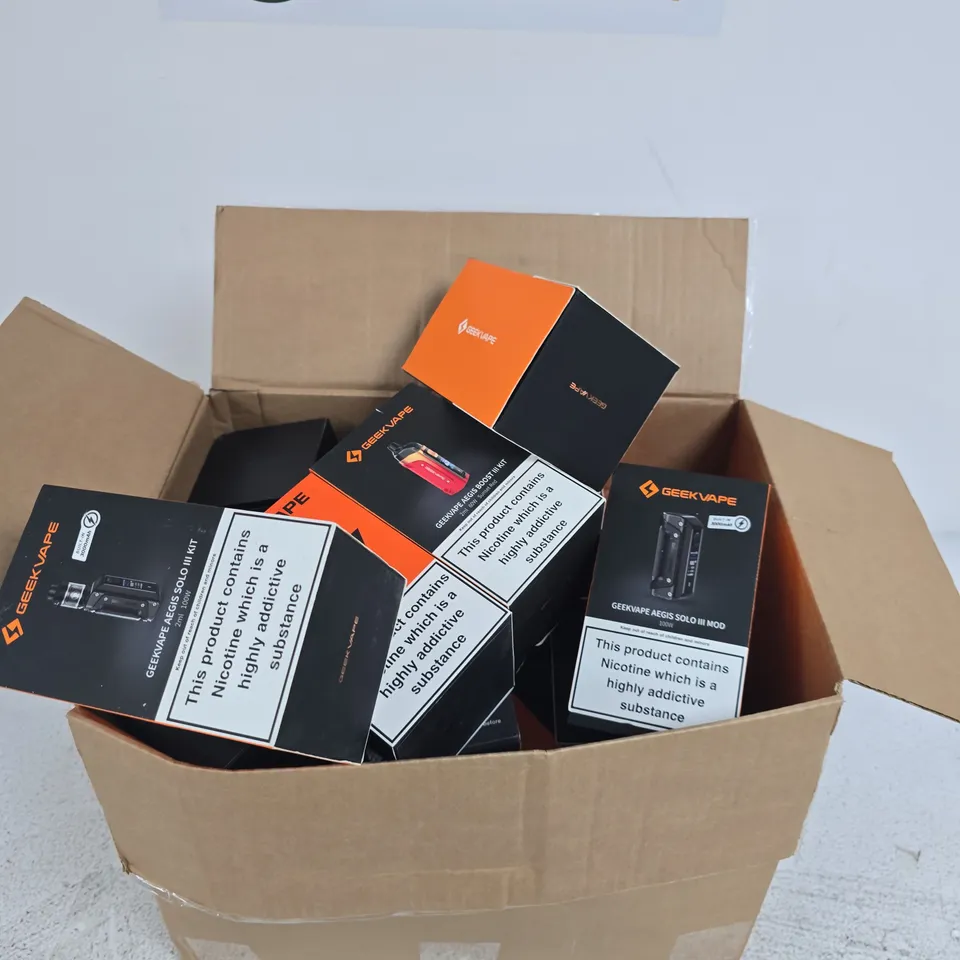 APPROXIMATELY 20 ASSORTED E-CIG PRODUCTS AND ACCESSORIES TO INCLUDE VAPORESSO, GEEKVAPE, ETC