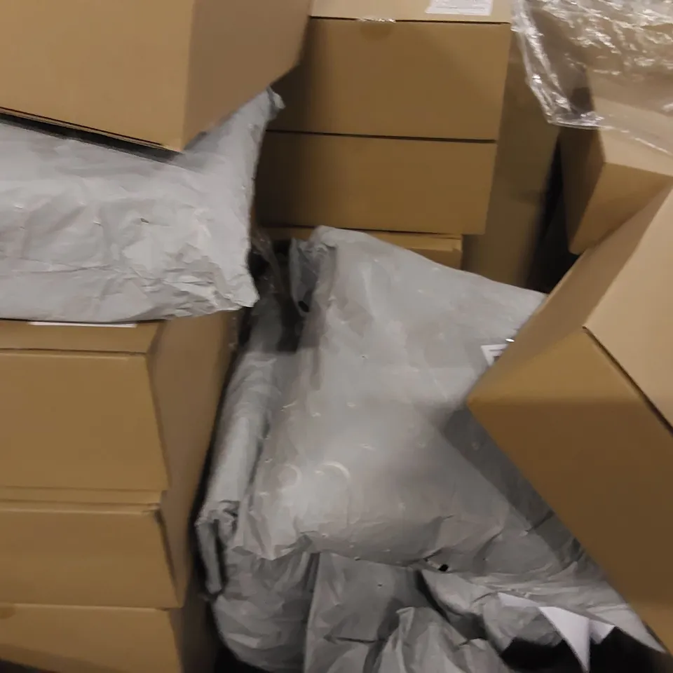 PALLET OF ASSORTED ITEMS INCLUDING: CHRISTMAS AND HALLOWEEN DECORATIONS, PIÑATAS, SOIL SAMPLER, TOILET SEAT