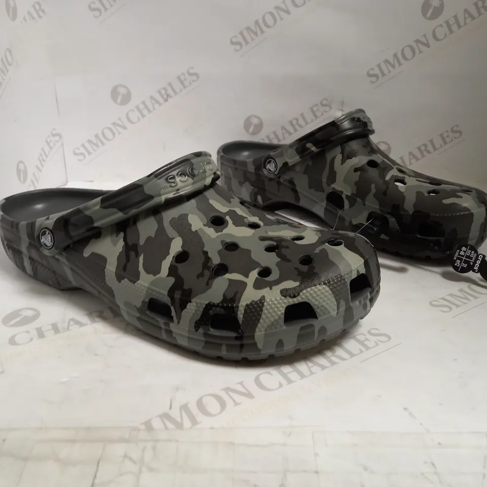 CLASSIC CROCS CAMO MENS 13 