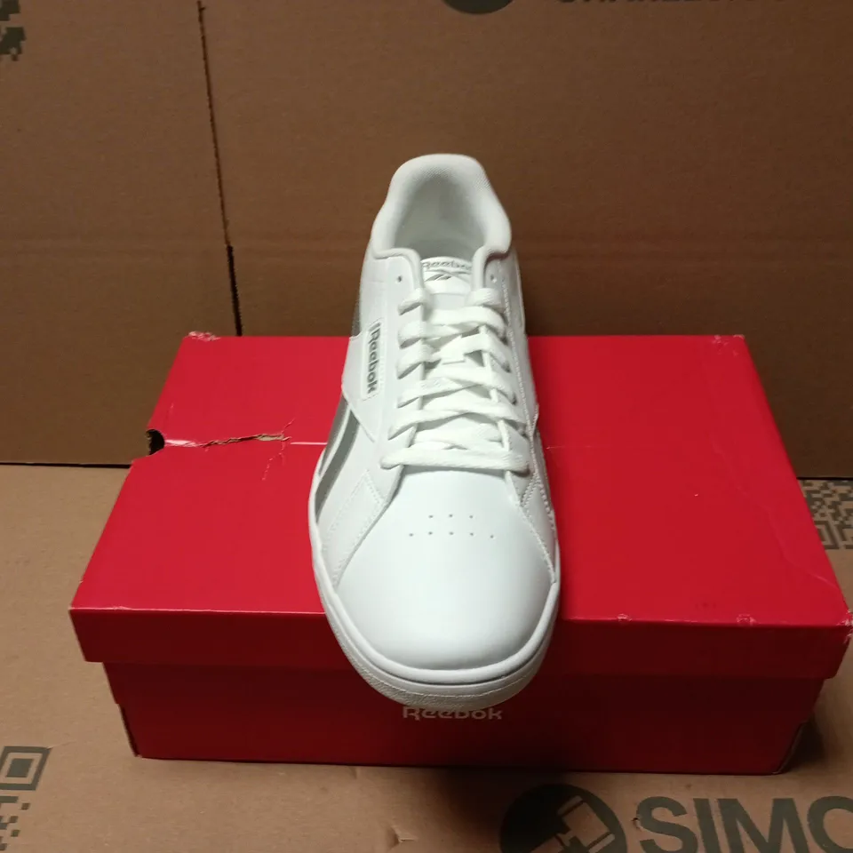 BOXED PAIR OF REEBOK COURT RETRO UNISEX TRAINERS IN WHITE - UK 11