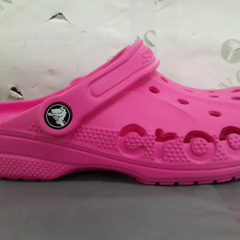 PAIR OF CROCS BAYA CLOGS IN PINK UK SIZE M3/W4