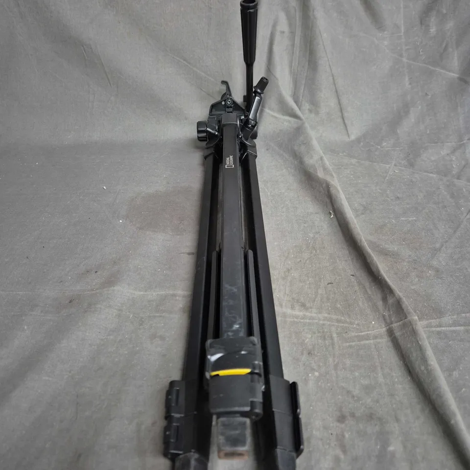 NATIONAL GEOGRAPHIC LABELLED TRIPOD