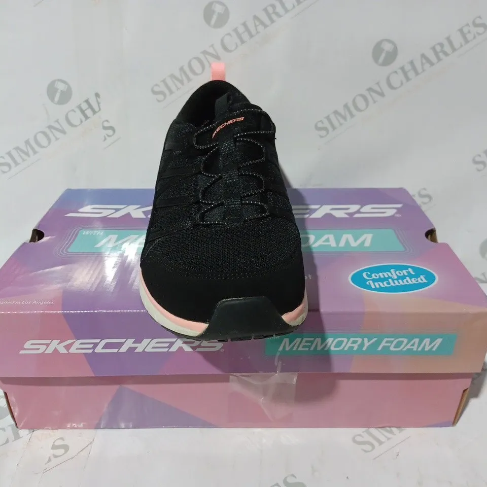 BOXED PAIR OF SKETCHERS GRATIS TRAINERS IN BLACK SIZE 8