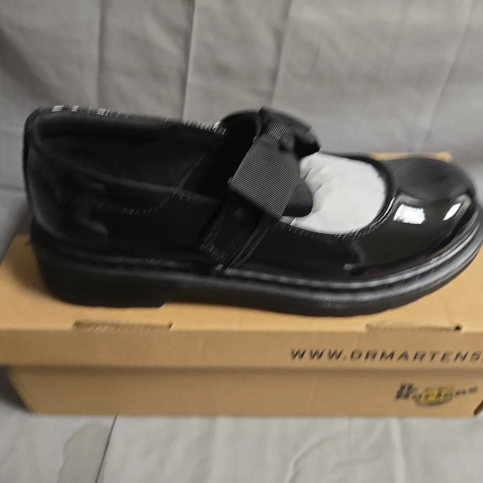 BOXED PAIR OF DR.MARTENS MACY 2 J SHOES - UK SIZE 1.5