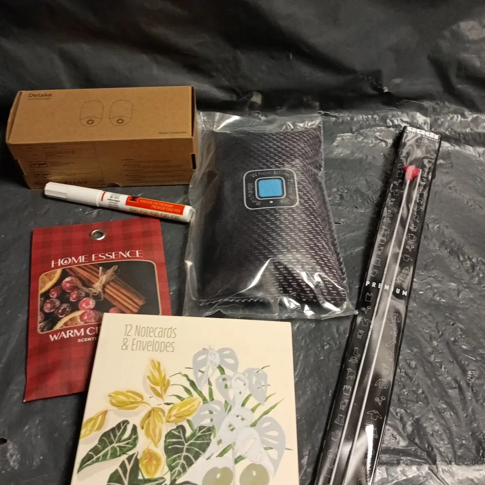 APPROXIMATELY 15 ASSORTED HOUSEHOLD ITEMS TO INCLUDE EDGE PEN, NIGHT LIGHT, NOTE CARDS ETC 