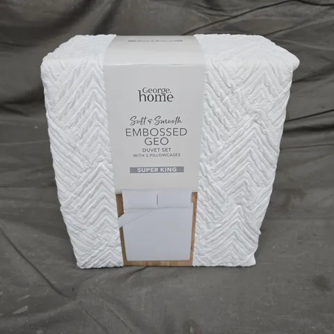 SOFT & SMOOTH EMBOSSED GEO DUVET SET IN WHITE - SUPER KING