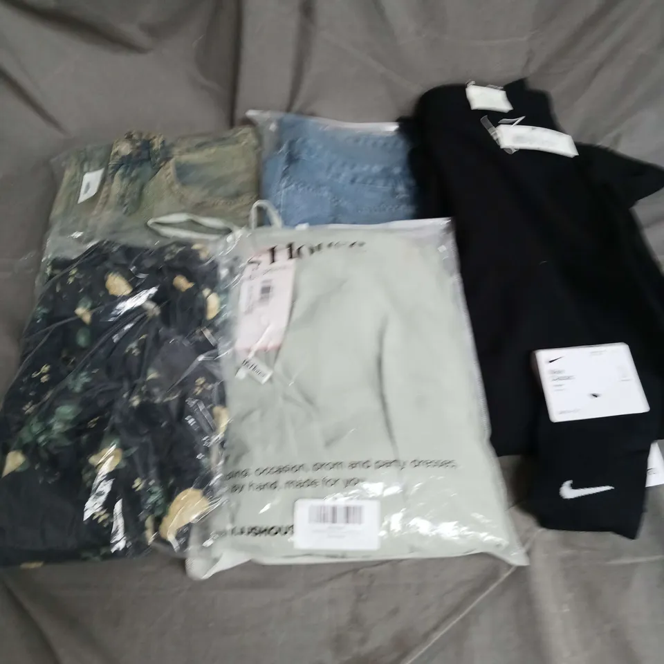 APPROXIMATELY 20 ASSORTED CLOTHING ITEMS IN VARIOUS SIZES AND STYLES TO INCLUDE - NIKE FOOTBALL SOCKS, JEANS, DRESS, ETC