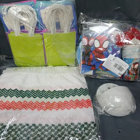 APPROXIMATELY 15 ASSORTED HOUSEHOLD PRODUCTS TO INCLUDE GIFT BAGS, WALLPAPER, STORAGE CONTAINERS ETC 