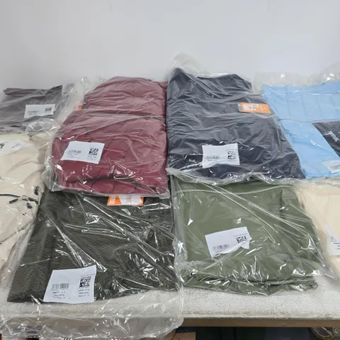APPROXIMATELY 22 ASSORTED BRAND NEW REGATTA CLOTHING ITEMS IN VARIOUS SIZES, STYLES & COLOURS