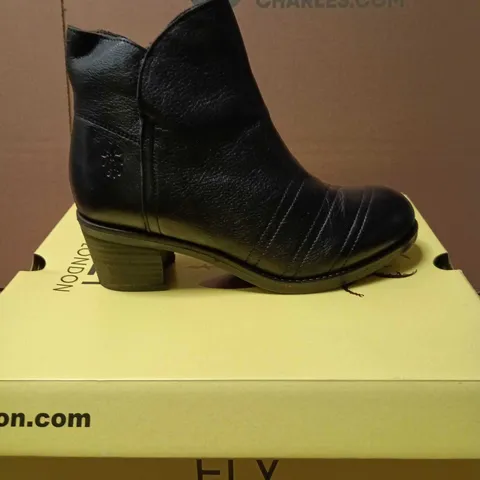 FLY LONDON ZAGY11FLY VELVET BLACK LEATHER ANKLE BOOTS – EU 40 (UK 7)