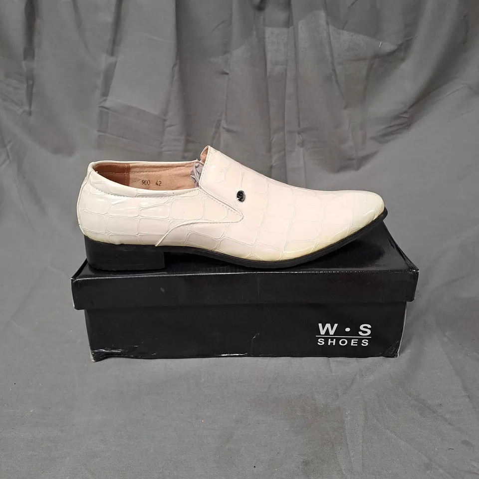 BOX OF APPROXIMATELY 10 PAIRS OF MENS SHOES IN WHITE - VARIOUS SIZES