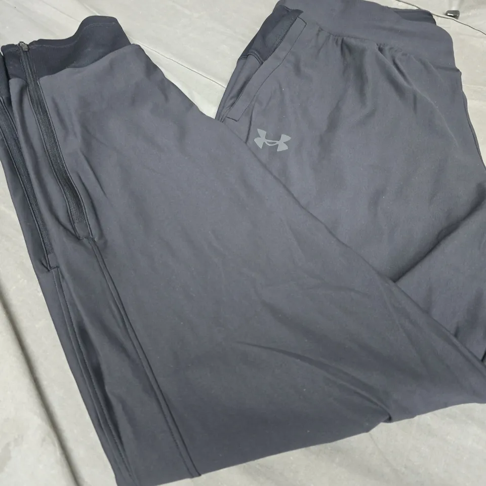 UNDER ARMOUR PLAIN LOGO JOGGERS, BLACK - UK SIZE XL