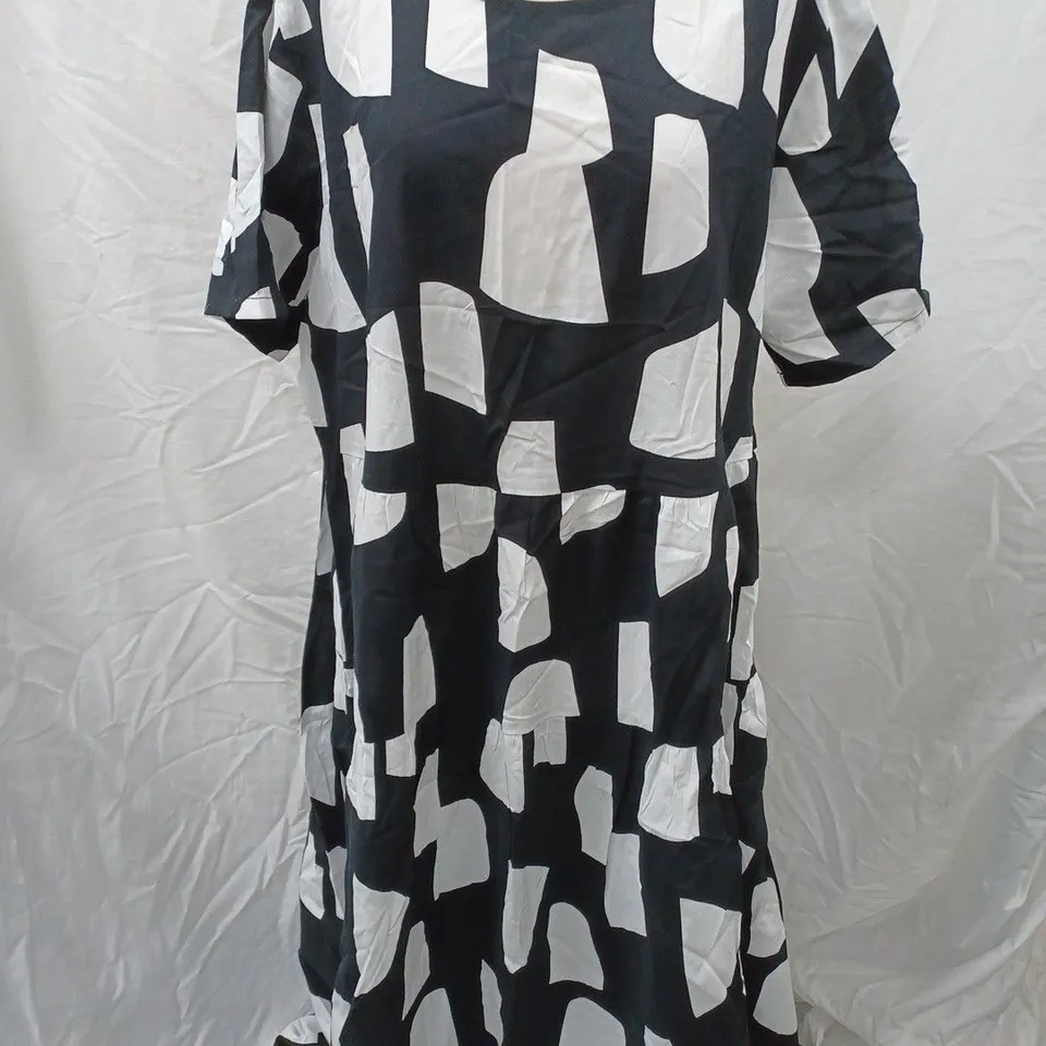 YESNO ABSTRACT SHORT SLEEVE MAXI DRESS, BLACK/WHITE - SIZE 2XL 