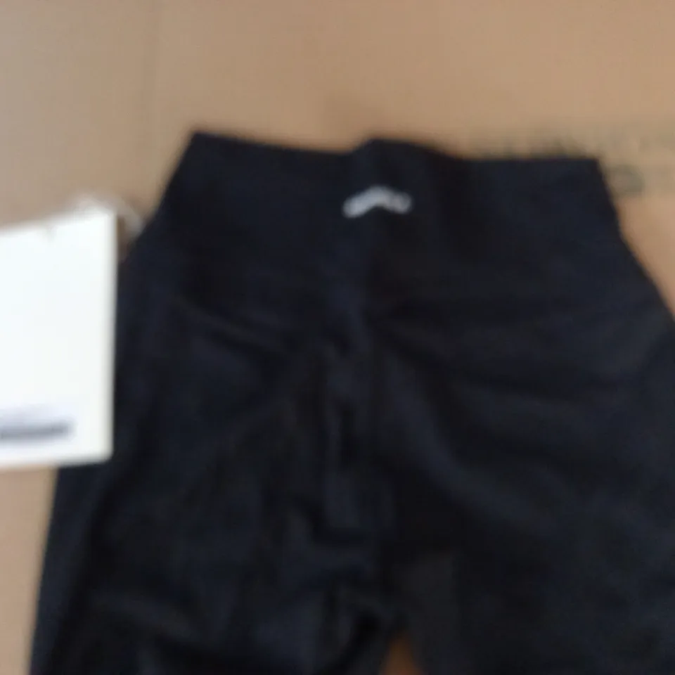 ADANOLA ULTIMATE LEGGINGS IN BLACK - M