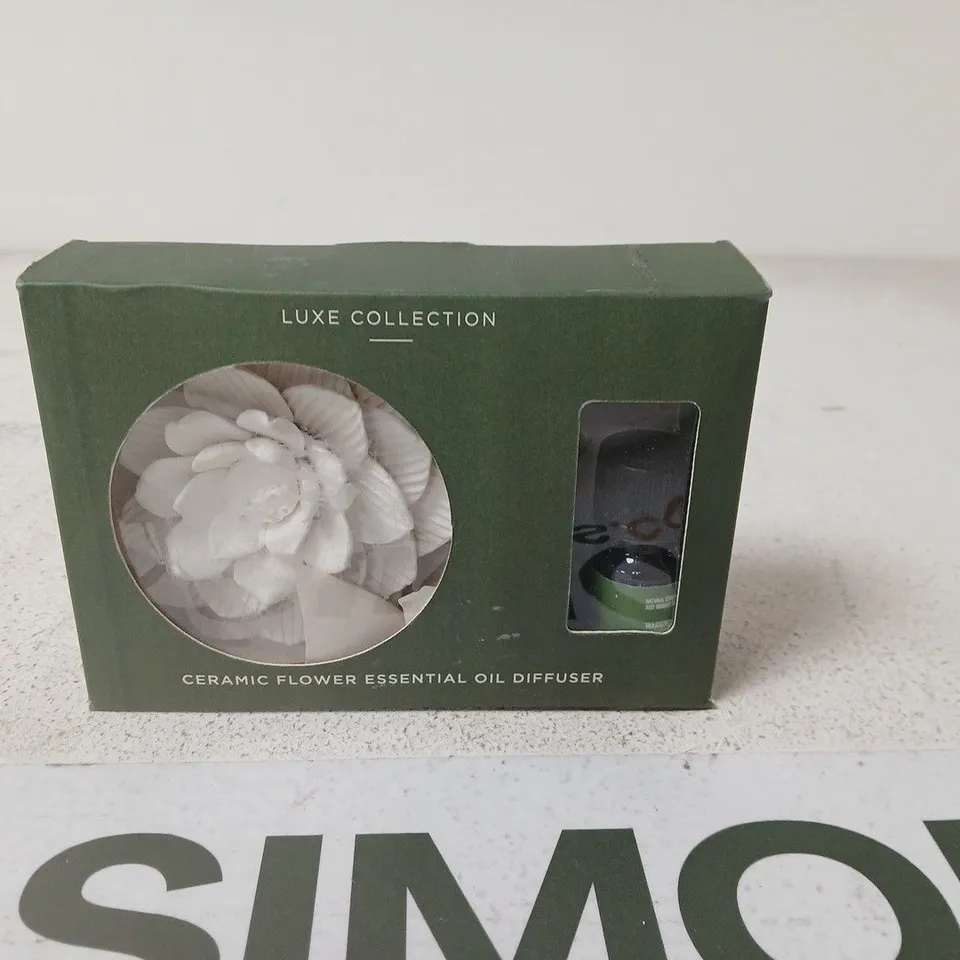 BOX OF APPROXIMATELY 20 LUXE COLLECTION CERAMIC FLOWER ESSENTIAL OIL DIFFUSERS – BOXED