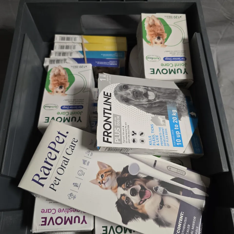APPROXIMATELY 15 ASSORTED PET CARE PRODUCTS TO INCLUDE JOINT CARE, SPOT ON, PLAQUE REMOVER ETC 