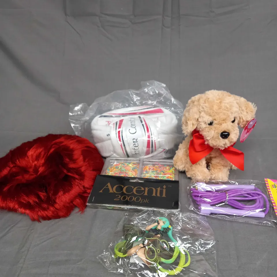 LARGE BOX OF ASSORTED TOYS AND GAMES TO INCLUDE TEDDIES, FOOTBALL AND LOOMBANDS