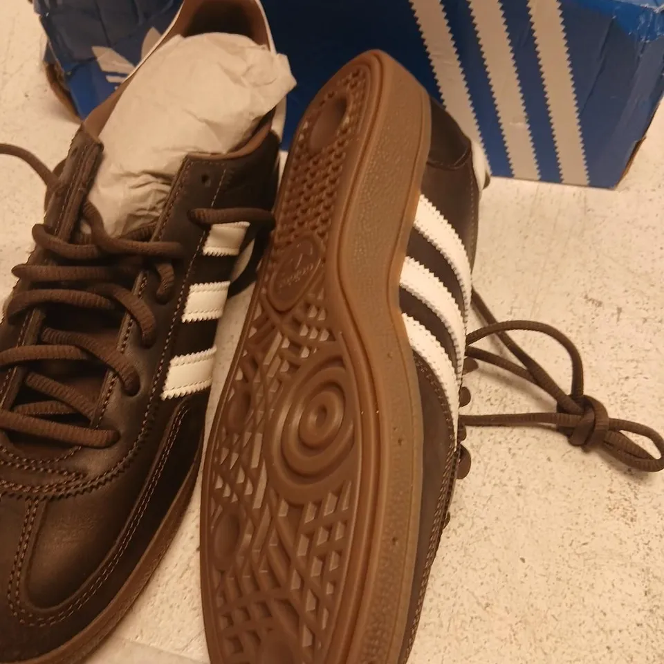 ADIDAS HANDBALL SPEZIAL – BROWN/WHITE, UK 9