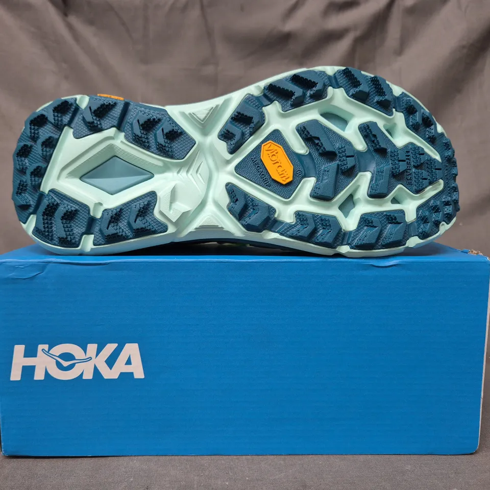 BOXED PAIR OF HOKA WOMEN'S MAFATE SPEED 4 SHOES IN SEAFOAM/TEAL UK SIZE 5.5