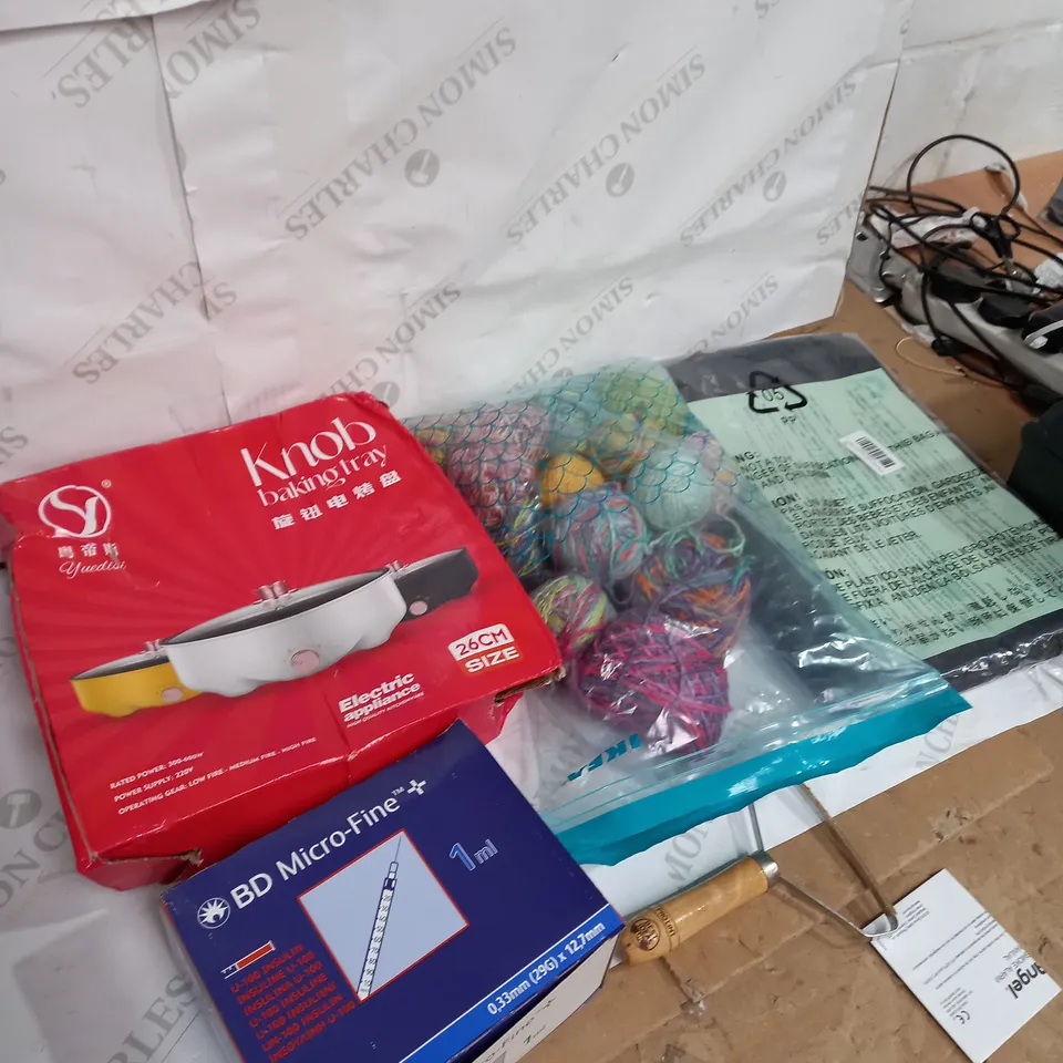 LOT OF ASSORTED HOUSEHOLD ITEMS