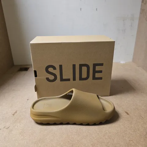 ADIDAS YEEZY SLIDE – SAND/BEIGE – UK 10 (US 10)
