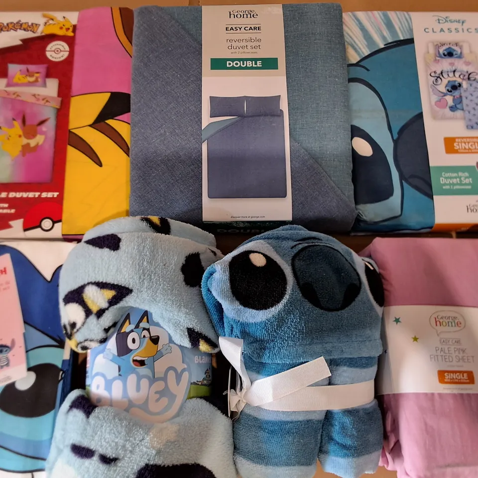 LOT OF APPROXIMATELY 16 ASSORTED BEDDING AND SOFT FURNISHING ITEMS TO INCLUDE THROWS, DUVETS AND SHEETS