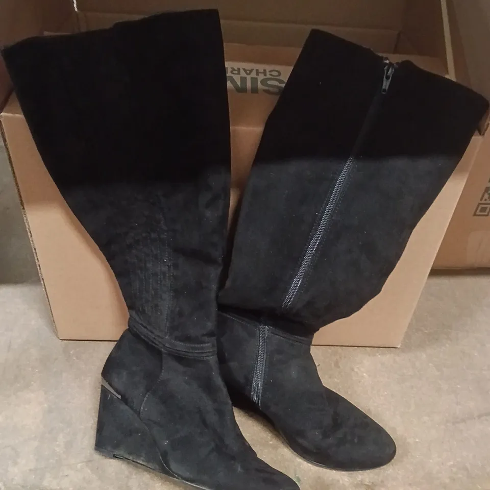 WOMEN’S BLACK BOOTS UK 6 (EU 39) WITH ZIP