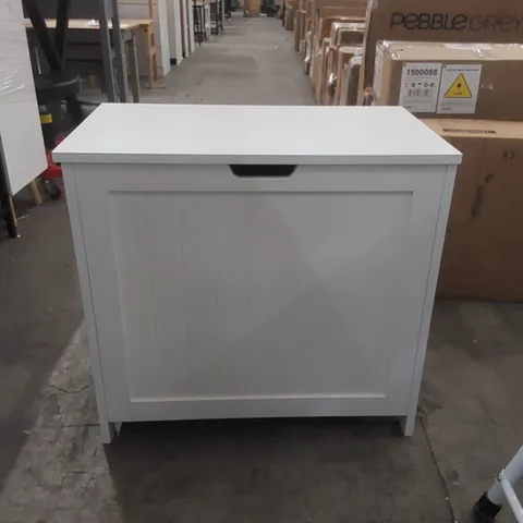 WOODEN LAUNDRY CHEST - WHITE