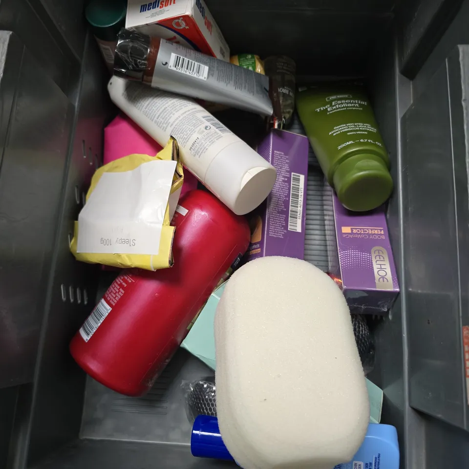 APPROXIMATEY 20 HEALTH AND BEAUTY PRODUCTS TO INCLUDE - TOTALLY TANNED EXTREME TANNING GEL - GIVE ME CONDITIONER - JOHNSONS BABY LOTION - ETC