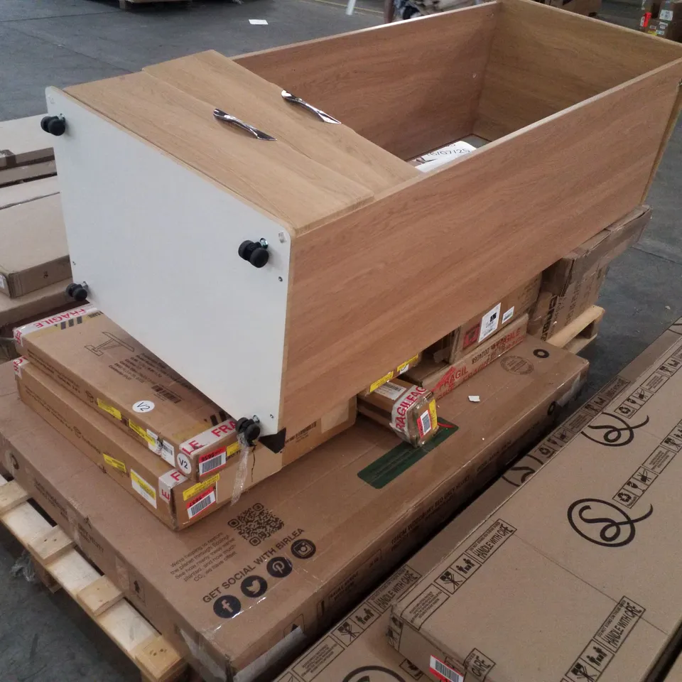 PALLET CONTAINING ASSORTED FURNITURE PARTS 