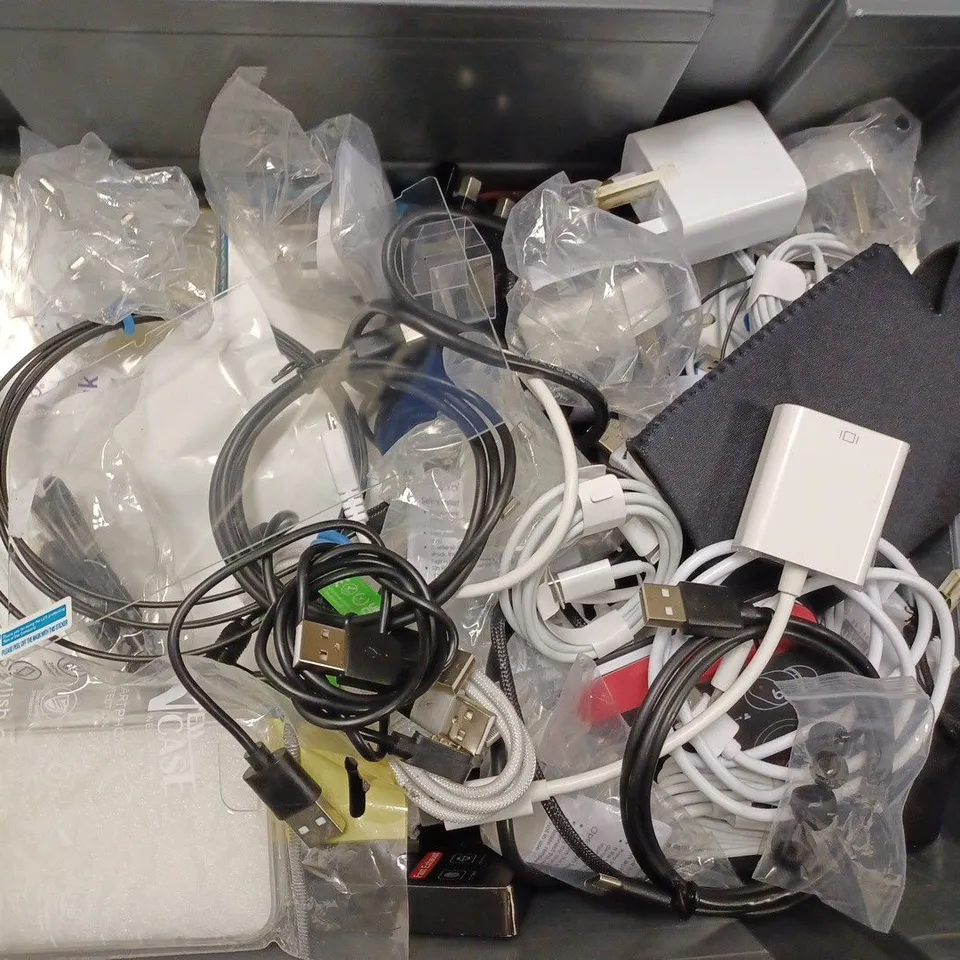 BOX OF APPROX 10 ITEMS INCLUDING ASSORTED PHONE CASES, SCREEN PROTECTORS AND CABLES