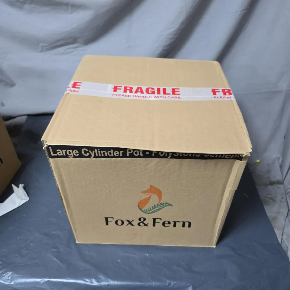 BOXED FOX & FERN HAND-MADE CYLINDER POT, POLYSTONE CONCRETE, 11.8 IN OUTER DIAMETER