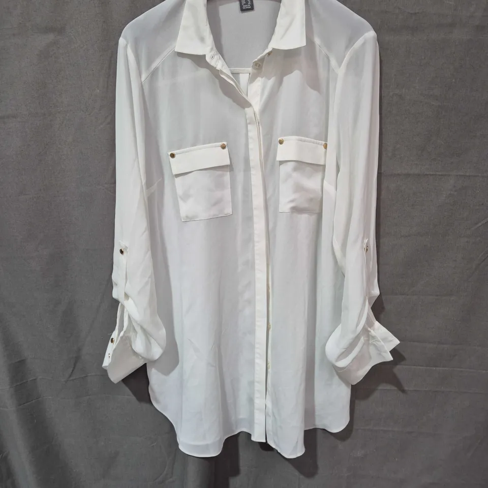 APROXIMATLY 25 ITEMS INCLUDING JUMPER, TSHIRT AND PANTS ECT