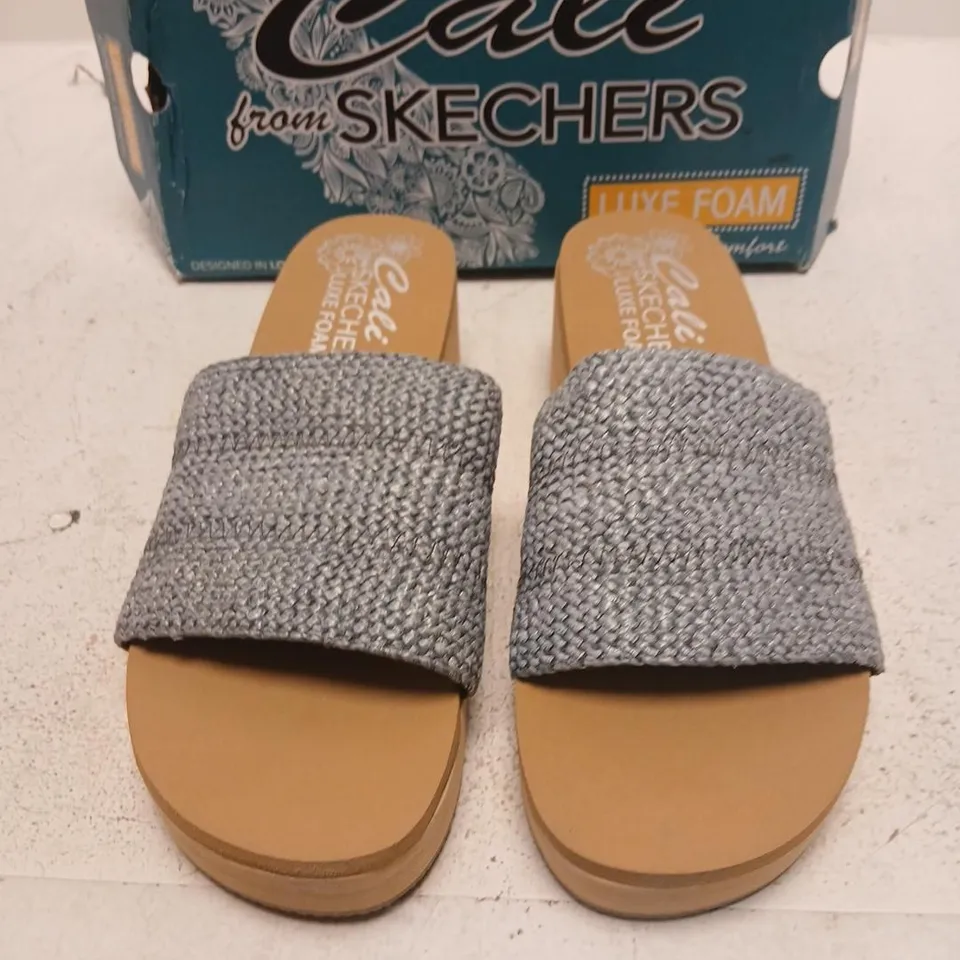 SKECHERS CALI LUXE FOAM SANDALS – BLUE, WOMEN'S UK 5 (US 8)