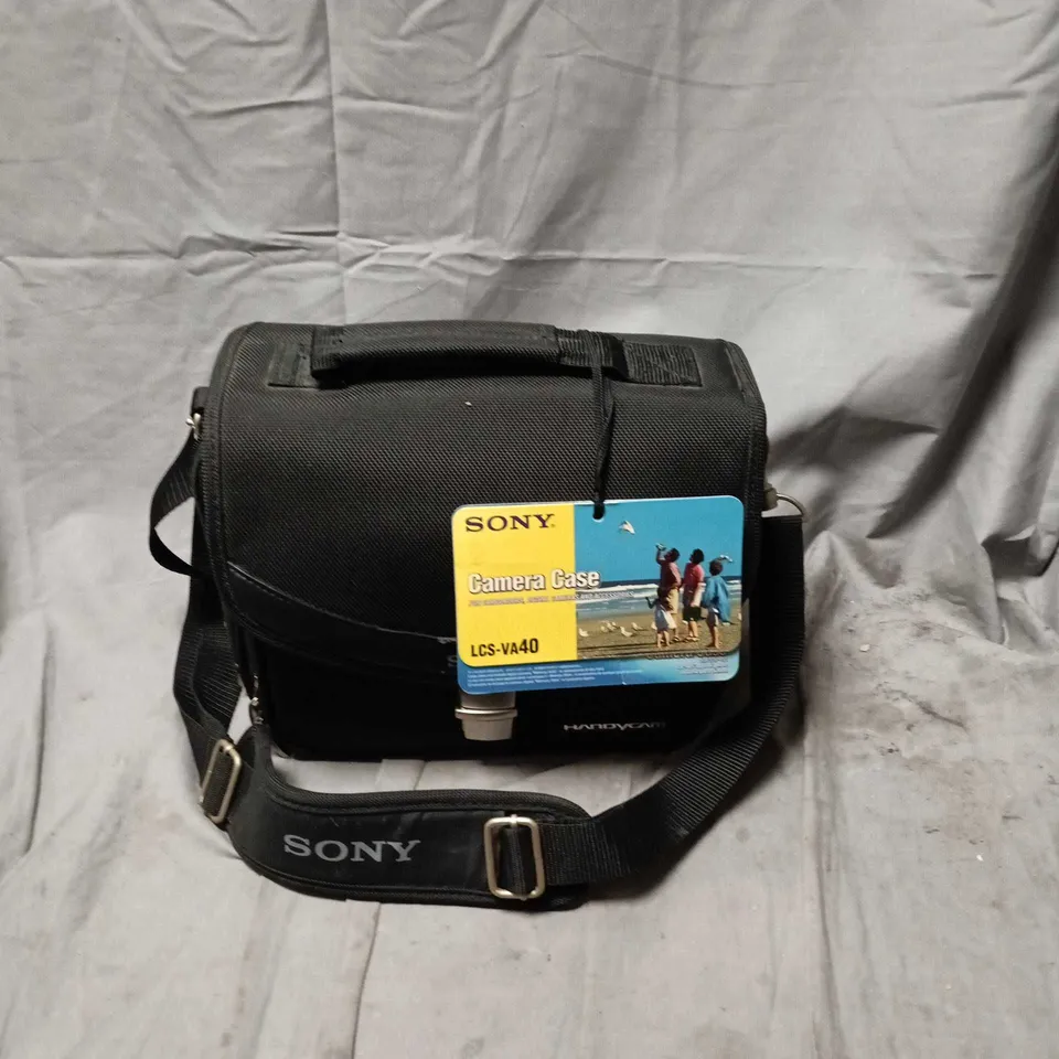 SONY HANDYCAM DIGITAL8 CAMCORDER WITH LCS-VA40 CASE AND CABLES