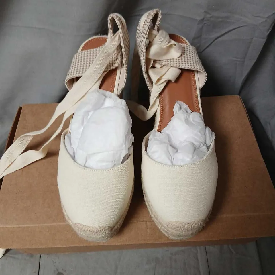 ASOS DESIGN WIDE FIT TYRA CLOSED-TOE WEDGES – NATURAL, UK 5