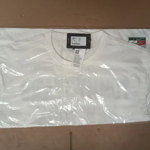 BAGGED TOMMY JEANS SHORT SLEEVE T-SHIRT IN ECU SIZE LARGE