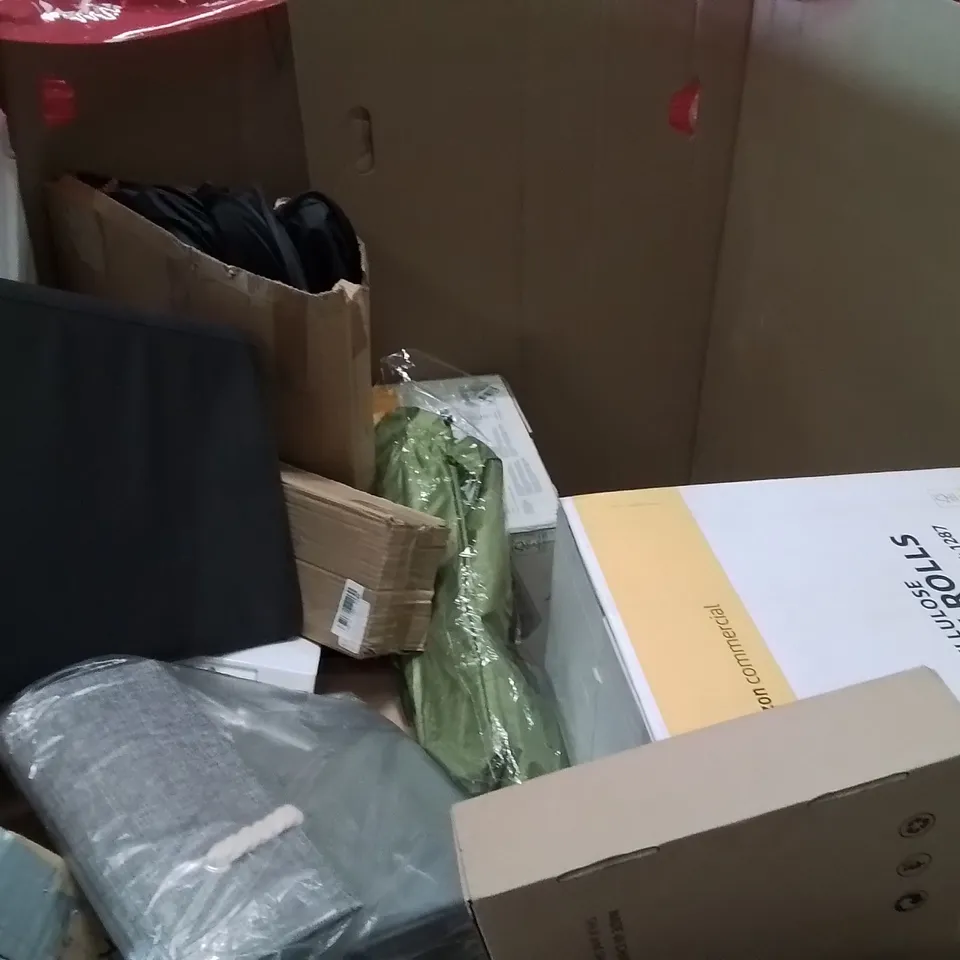 PALLET OF ASSORTED ITEMS TO INCLUDE: ROLLED JUMPI MEMORY SPRUNG 4'6 DOUBLE MATTRESS, VPD HUMIDIFIER, PURE COOL FAN, HEATED THROW, PET TUNNEL ECT